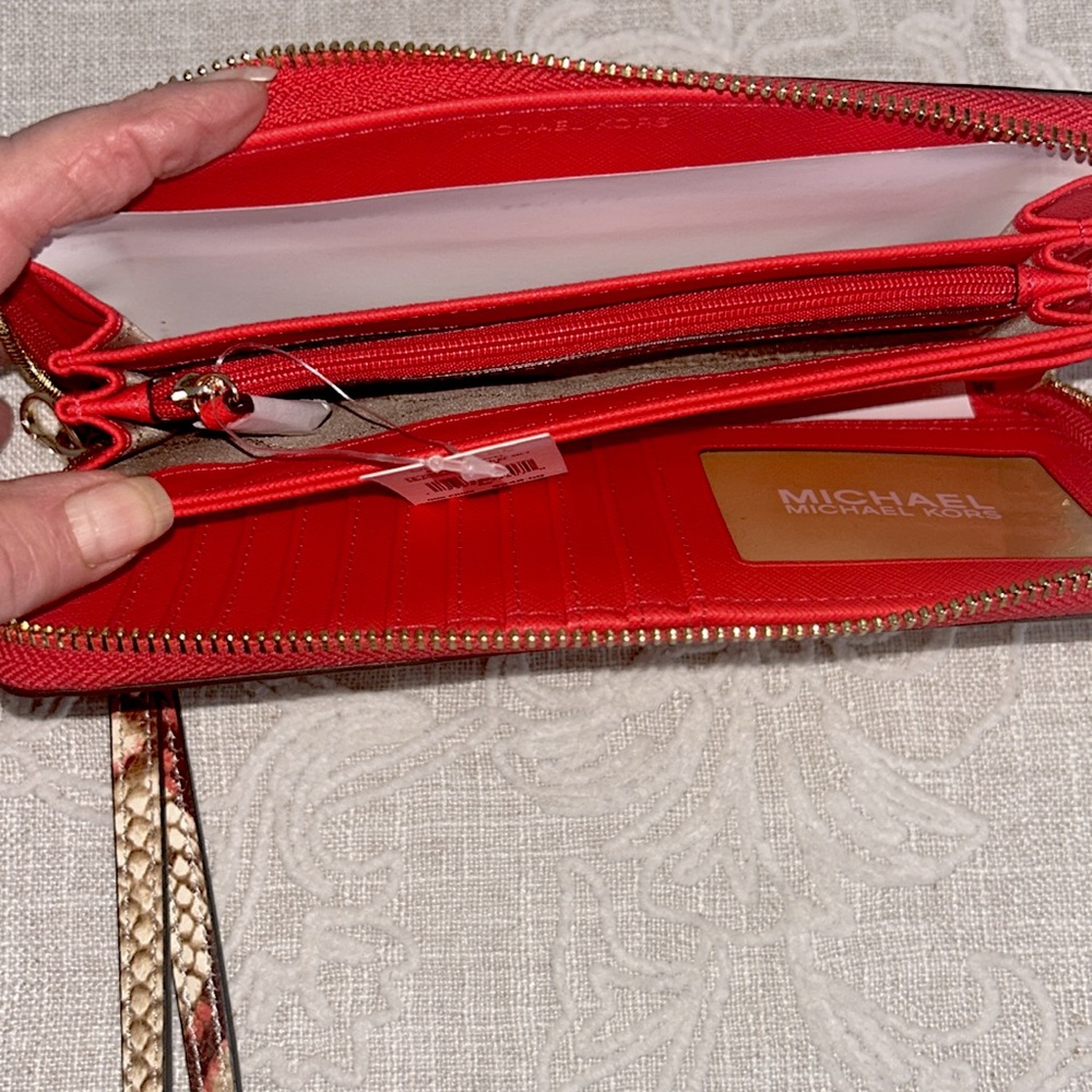 Michael Kors NWT Embossed Leather Large Travel Continental Wallet/Wristlet - Picture 12 of 16